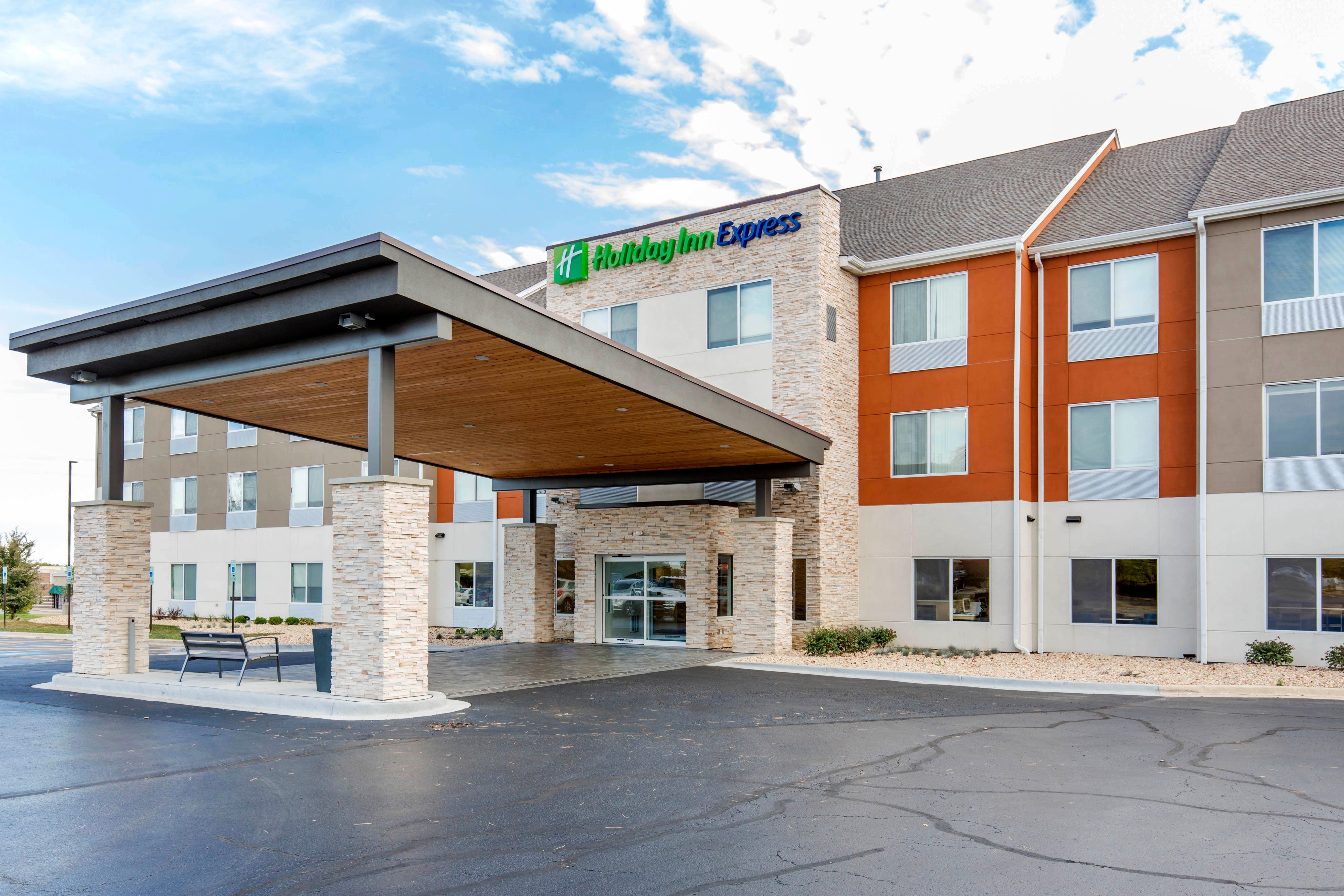 Holiday Inn Express And Suites Chicago West - St Charles, An Ihg Hotel Saint Charles Exterior photo